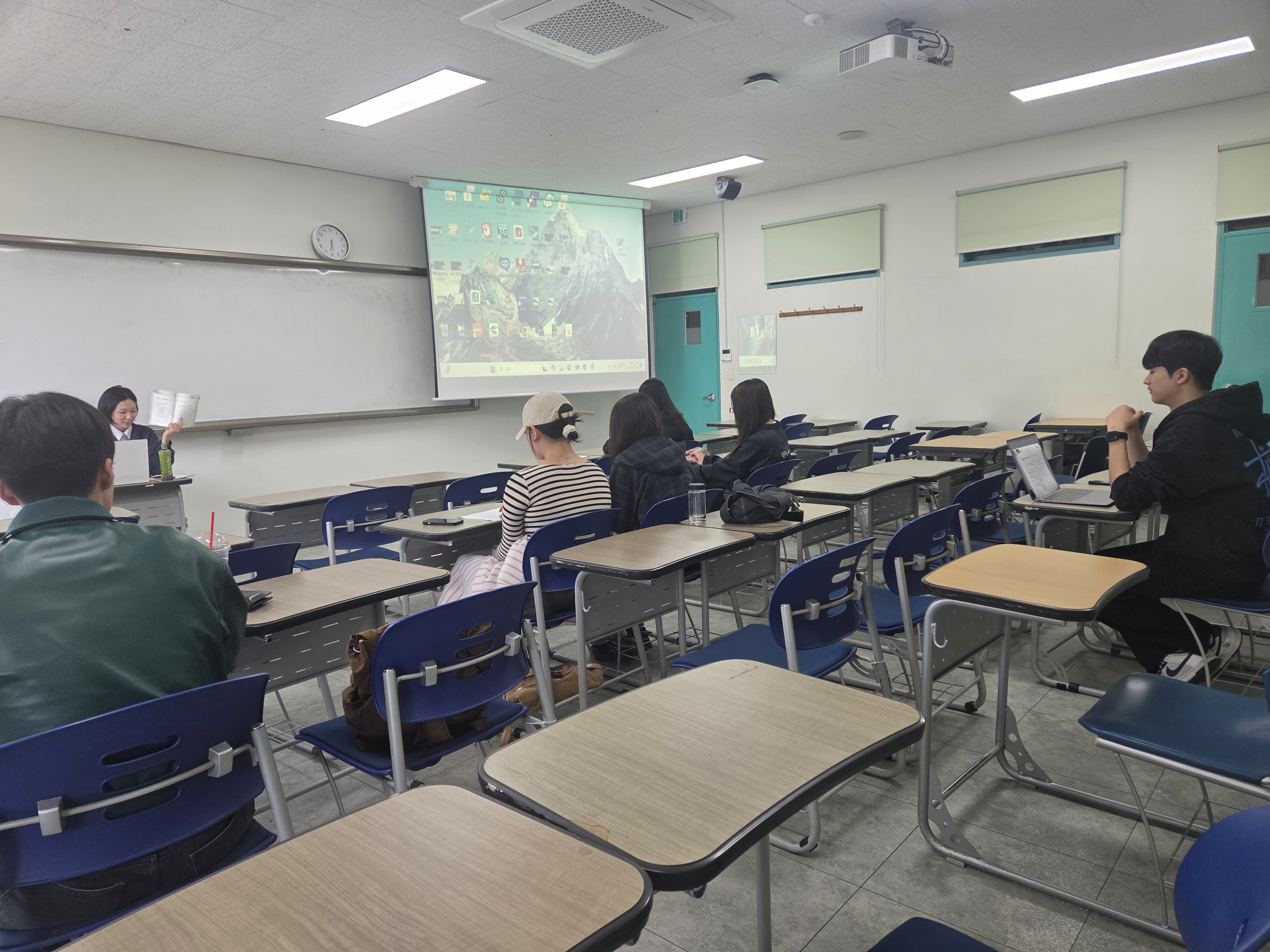 2025학년도 1학기 영어회화 동아리 활동 1번째 사진