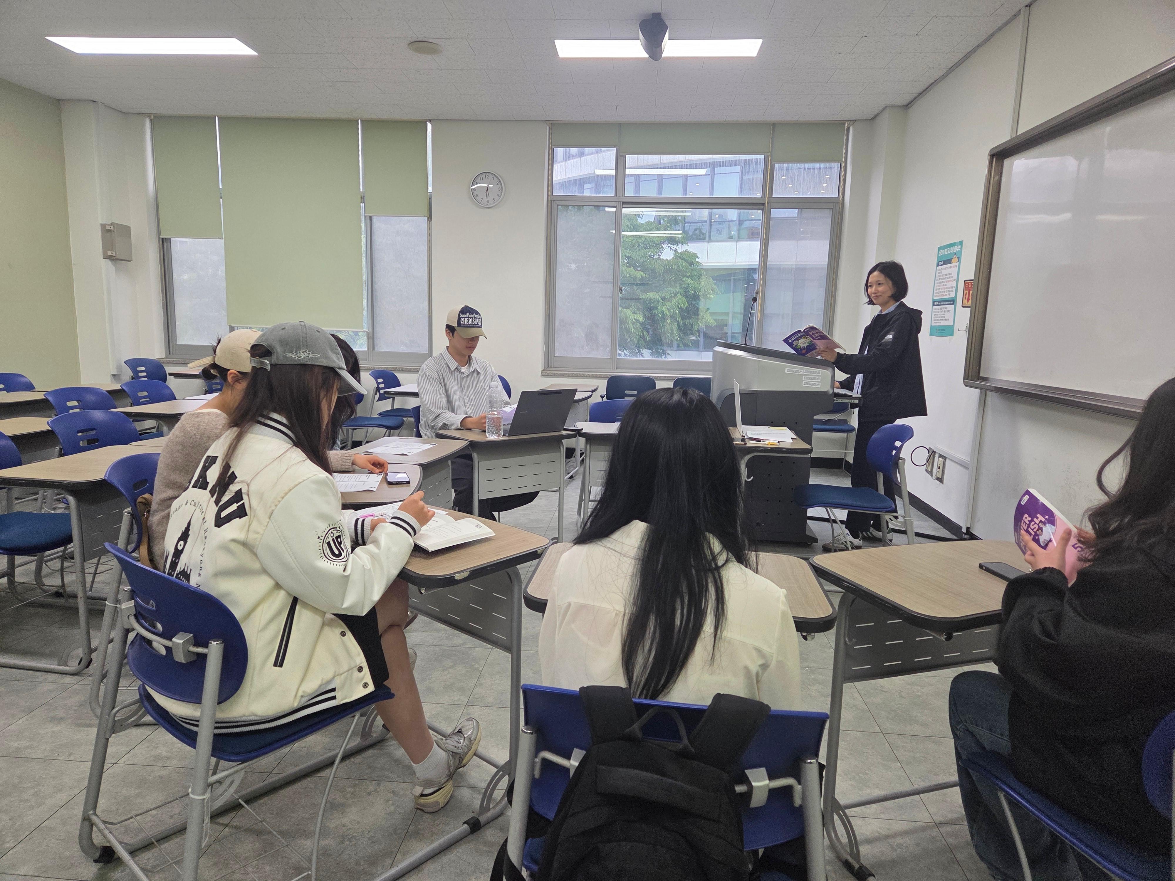 2025-1학기 영어회화 동아리 활동 사진